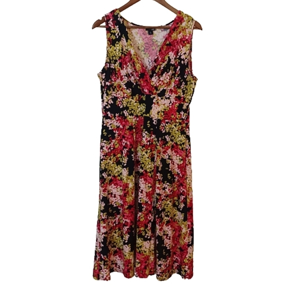 East 5th Petite Floral V-neck Sleeveless Fit and Flare Feminine Midi Dress
